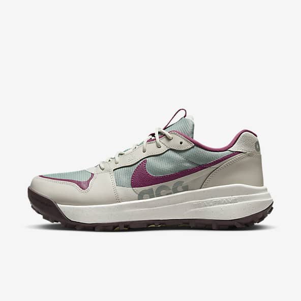 Hiking Shoes. Nike